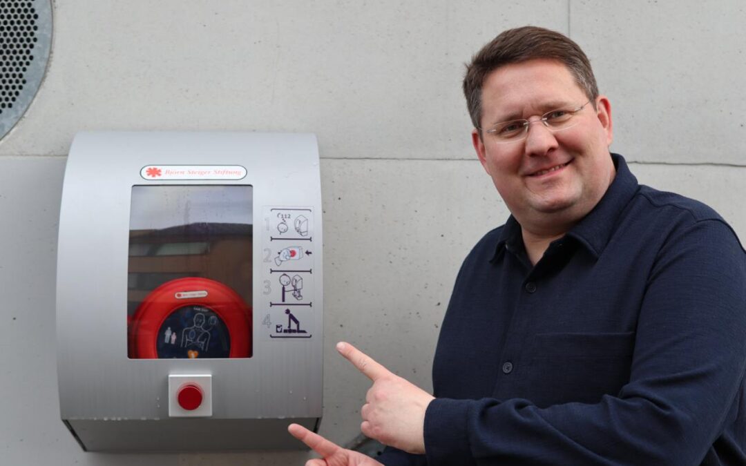 Defibrillatoren endlich installiert!