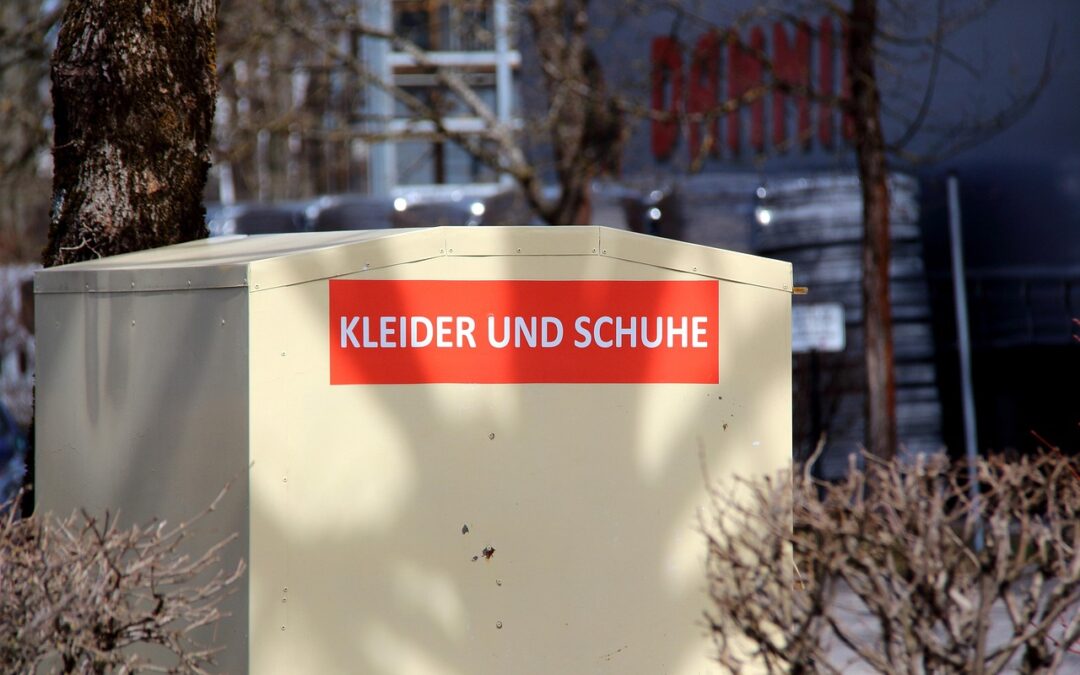 Vermüllung von Altkleidercontainern eindämmen und Wiederverwertung sichern